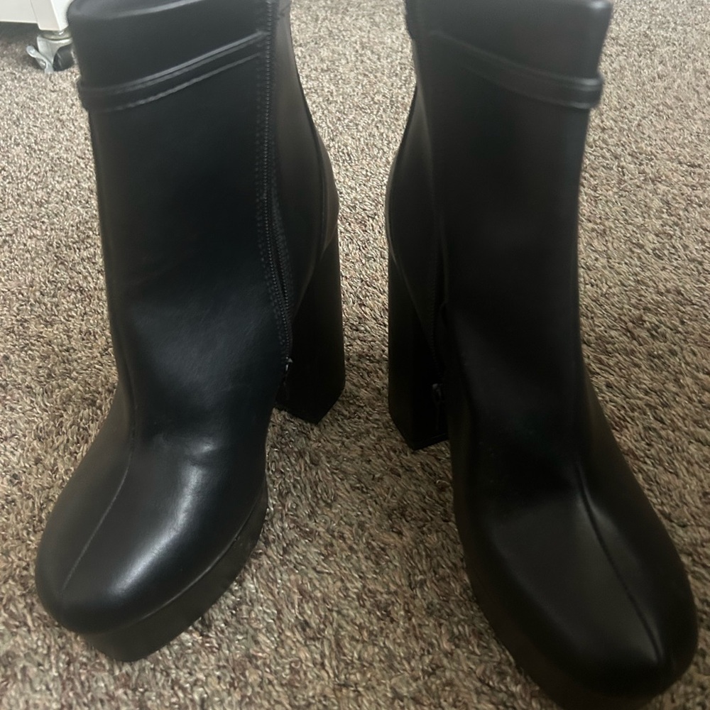 Elegant Black Women's Boots